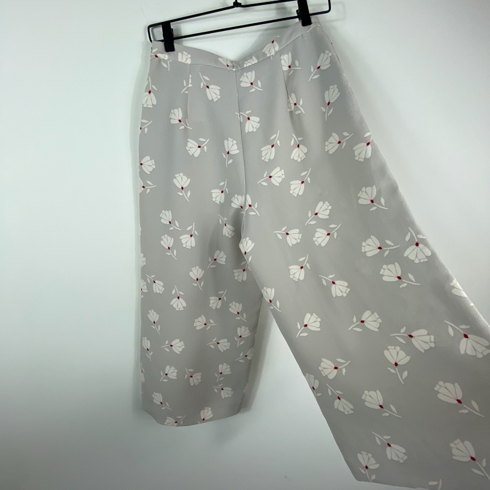 Zara Basic Floral Wide Leg Capris with Pockets - Picture 6 of 7